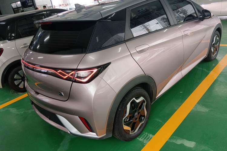 Used BYD Dolphin 2021 405 km Fashion Edition
