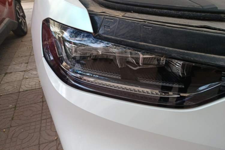 Used Wey VV5 2021 1.5T Two-Wheel Drive Color Pioneer