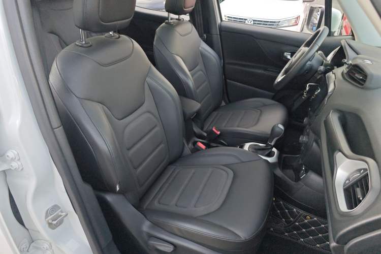 Used Jeep Renegade 2019 220T Automatic Leading Edition
