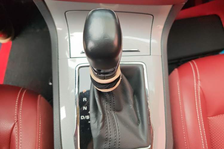 Used Roewe RX5 2016 20T Two-Wheel Drive Automatic Internet Smart Edition