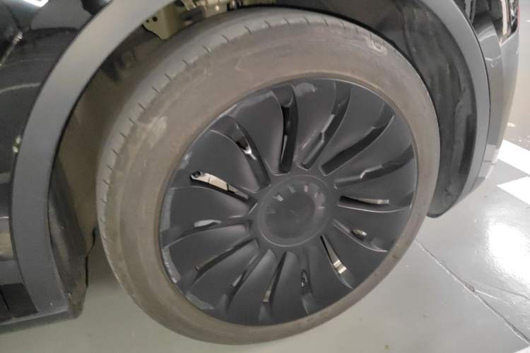 Used Tesla Model Y 2022 Revised Version Rear-Wheel Drive Right Front Wheel Hub