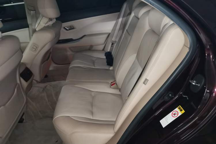 Used Toyota Crown 2012 2.5L Royal Leather Edition
