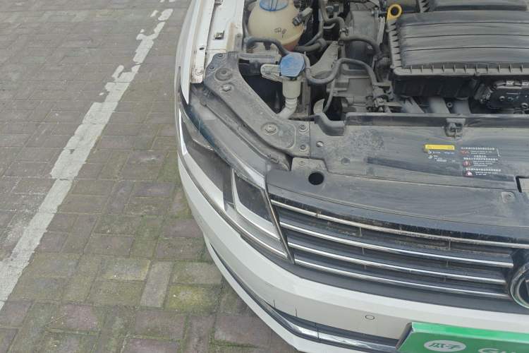 Used Volkswagen Lavida 2017 1.6L Manual Comfort Edition Right Front Headlight