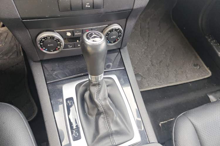 Used Mercedes-Benz GLK-Class 2011 GLK 300 4MATIC Fashion Model Gear Lever