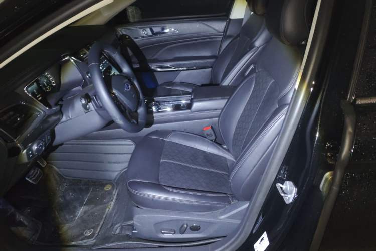 Used Ford Taurus 2019 EcoBoost 245 Premium Edition Left Front Seat