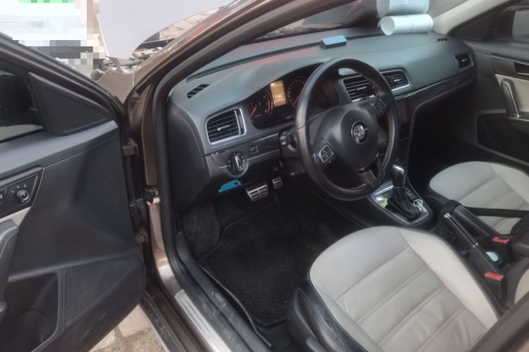 Used Volkswagen Cross Lavida 2014 1.4TSI DSG Driver Seat