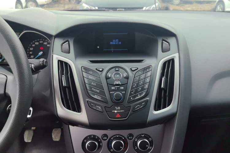 Used Ford Focus 2015 Hatchback 1.6L Manual Fashion Edition
