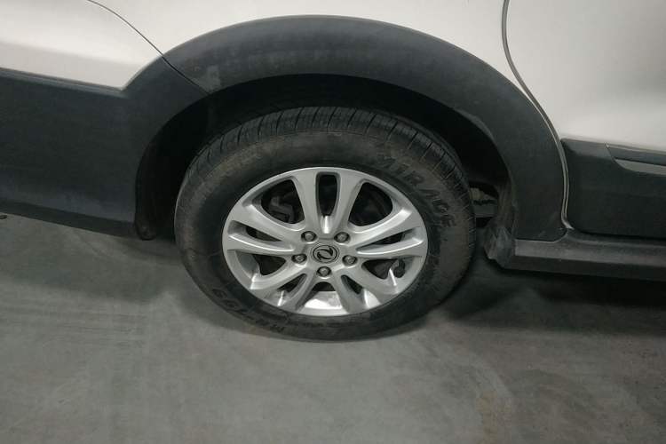 Used Dongfeng Fengon 360 2015 1.5L Manual Luxury 7-Seater China IV Standard
