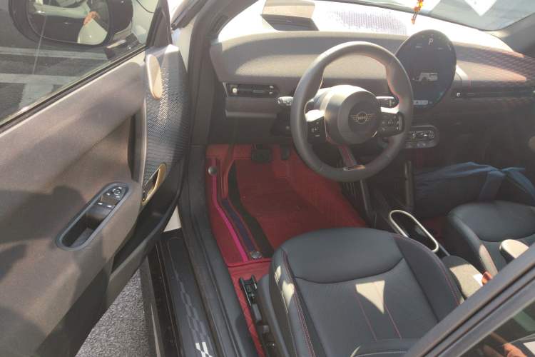 Used MINI Electric MINI COOPER 2024 452km COOPER SE Racing Driver