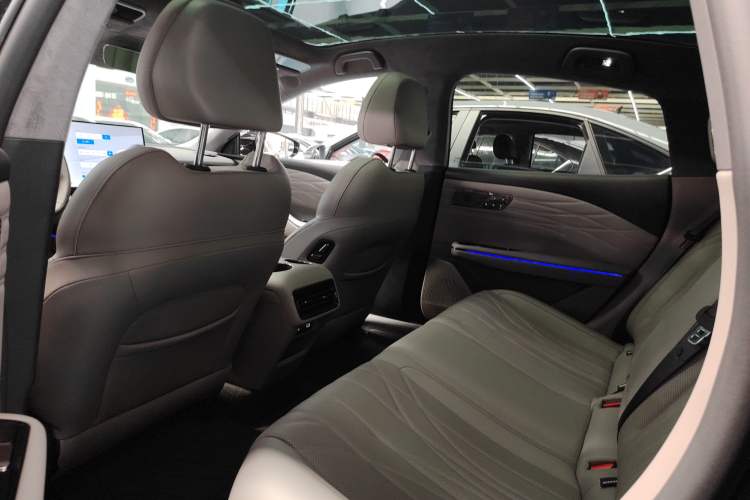 Used Geely Galaxy 8 2025 130km EM-P Starship Edition
