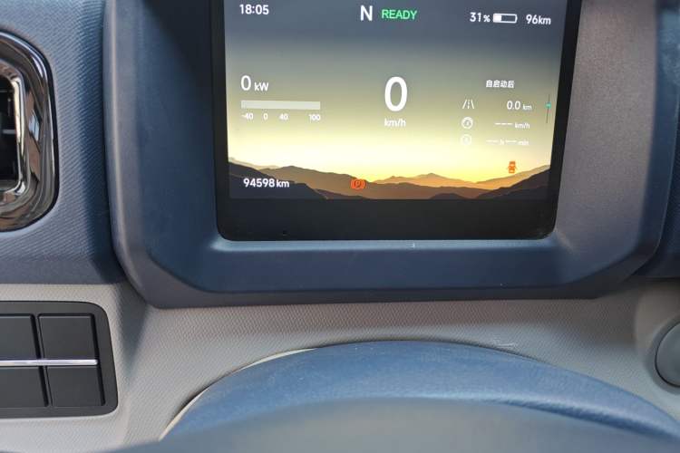 Used SRM New Energy E3 2025 Fudi 310KM Practical Passenger Vehicle Odometer Close Up