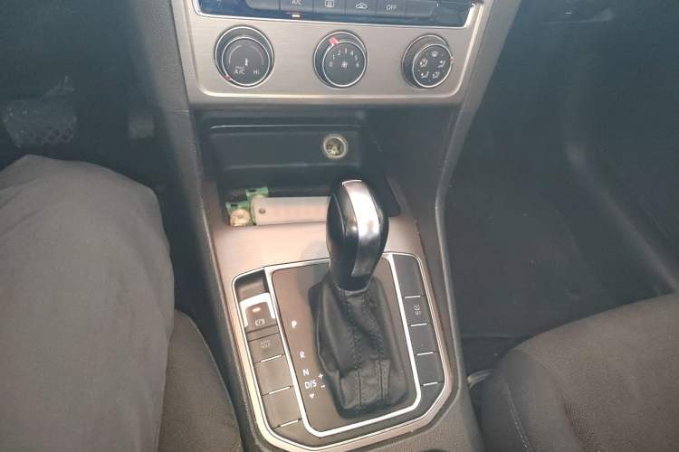 Used Volkswagen Golf Sportsvan 2016 1.6L Automatic Comfort Model Gear Lever