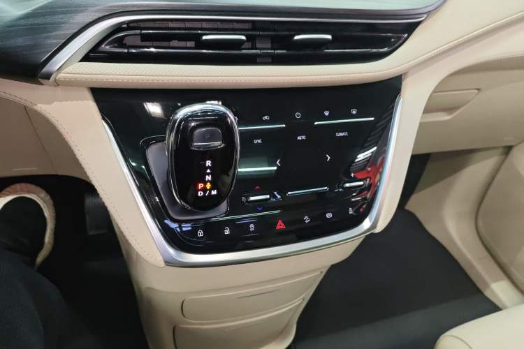 Used Buick GL8 2022 ES Landtrek 653T Luxury Edition