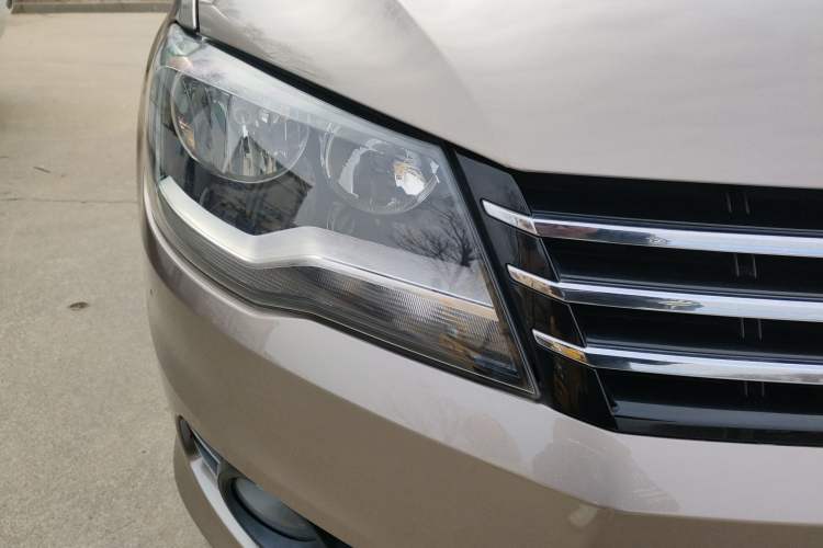 Used Volkswagen Bora 2015 Qihui Edition 1.6L Automatic Fashion Model Right Front Headlight