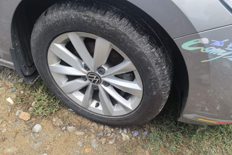 Used Volkswagen Bora 2021 1.5L Automatic Elite Smart Connect Edition Right Front Wheel Hub