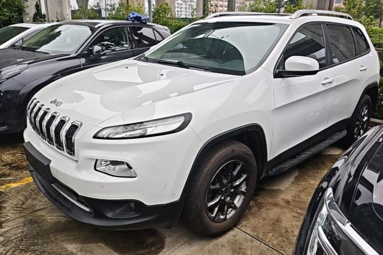Used Jeep Cherokee 2016 2.4L Professional Smart Version