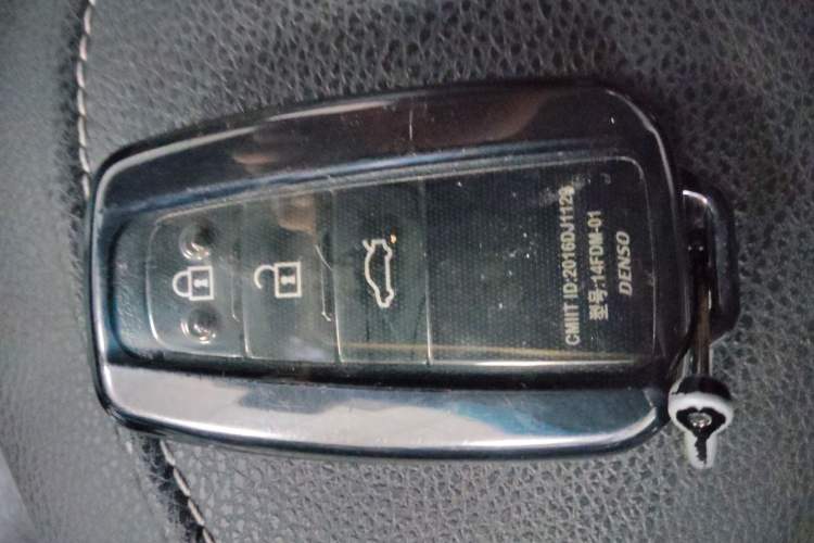 Used Toyota Camry 2019 2.5S FENGSHANG Version China VI Standard Vehicle Key