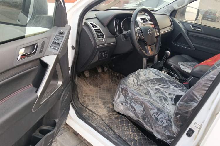 Used Huanghai N3 2019 2.4T Manual Two-Wheel Drive Sport Version China VI Standard 4K22D4T
