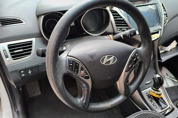 Used Hyundai Elantra (5th Generation / Langdong) 2012 1.6L Automatic Leading Model Steering Wheel