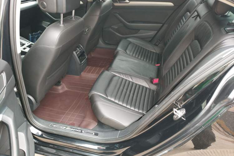 Used Volkswagen Magotan 2017 330TSI DSG Leading Model
