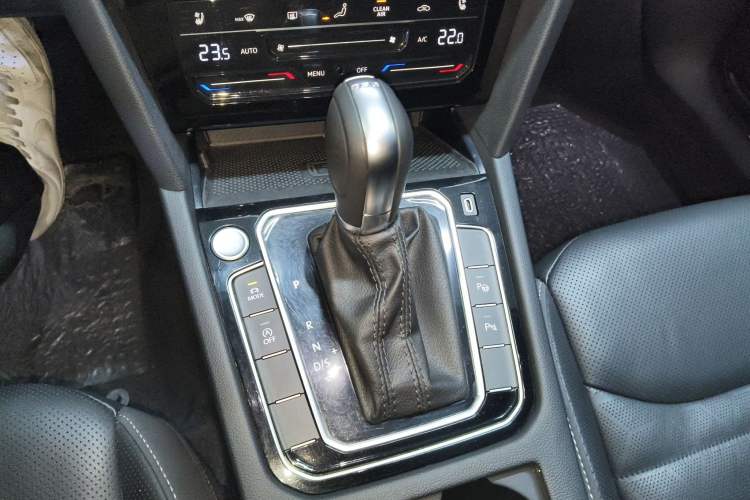 Used Volkswagen FAW-Volkswagen CC 2023 380TSI Striking Edition Gear Lever