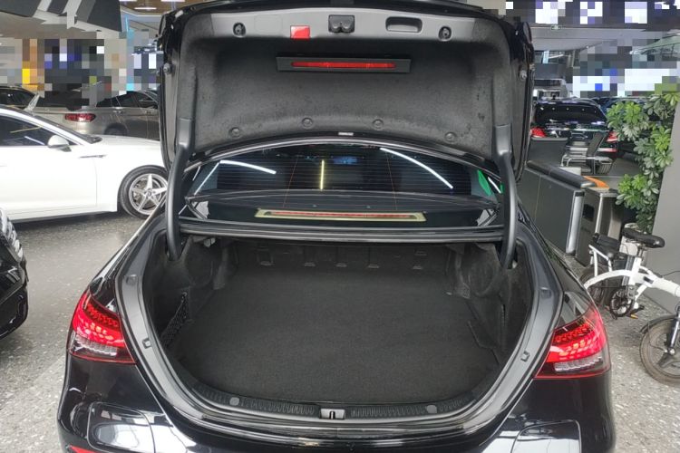 Used Mercedes-Benz E-Class New Energy 2022 Second Facelift E 350 e L Plug-in Hybrid Sedan Trunk