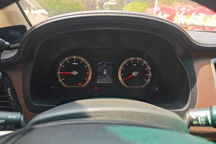 Used FORTHING Lingzhi 2019 M5L 1.6L 7-Seater Base Model China VI Standard
