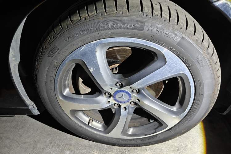 Used Mercedes-Benz E-Class 2017 E 200 L 4MATIC Right Front Wheel Hub