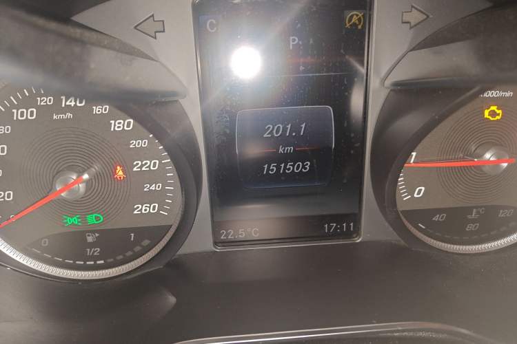 Used Mercedes-Benz C-Class 2017 Facelift C 200 L Odometer Close Up