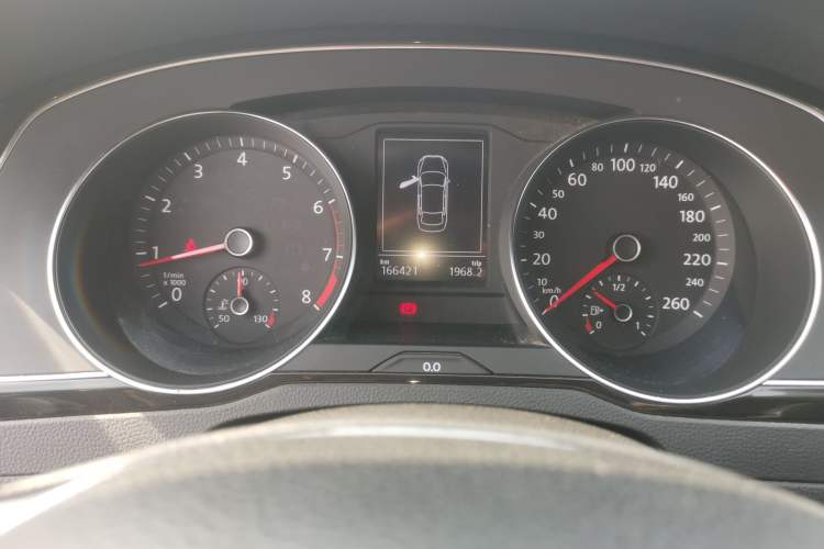 Used Volkswagen Magotan 2017 330TSI DSG Luxury Model Odometer Close Up