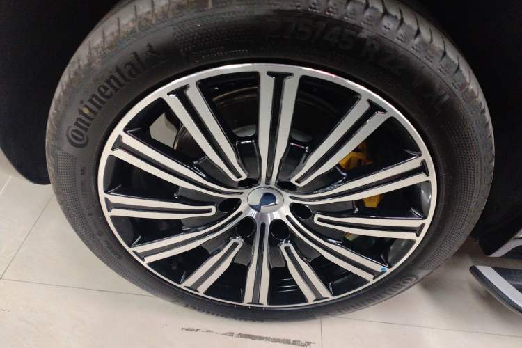 Used Denza N9 2025 Flagship Model Right Rear Wheel Hub