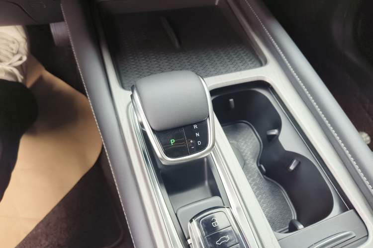 Used Chery Arrizo 8 2024 1.6T DCT Rui Gear Lever