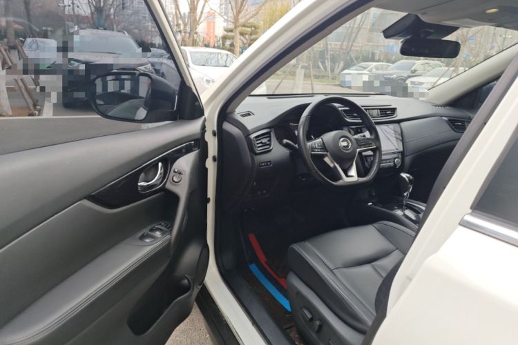 Used Nissan X-Trail 2023 Classic 2.0L Two-Wheel Drive Smart Connect Premium Edition Driver Seat