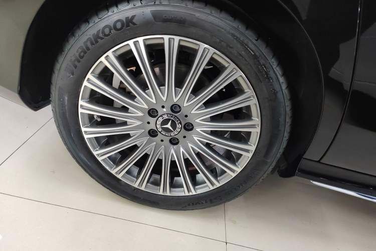 Used Mercedes-Benz E-Class 2021 Restyled E 300 L Sporty and Stylish Edition
