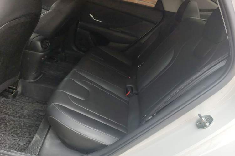 Used Hyundai Elantra 2022 1.5L CVT LUX Prestige Edition
