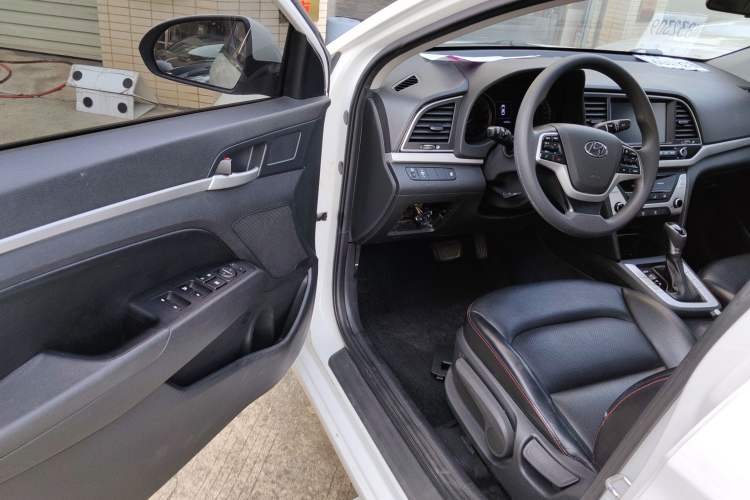 Used Hyundai Elantra (6th Generation / Lingdong) 2016 1.6L Automatic ZhiXuan – Elite Version
