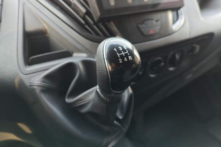 Used Ford Transit 2019 2.0T Diesel Multi-Purpose Commercial Vehicle Mid-Drive Mid-Roof 6-Seater China VI Standard
