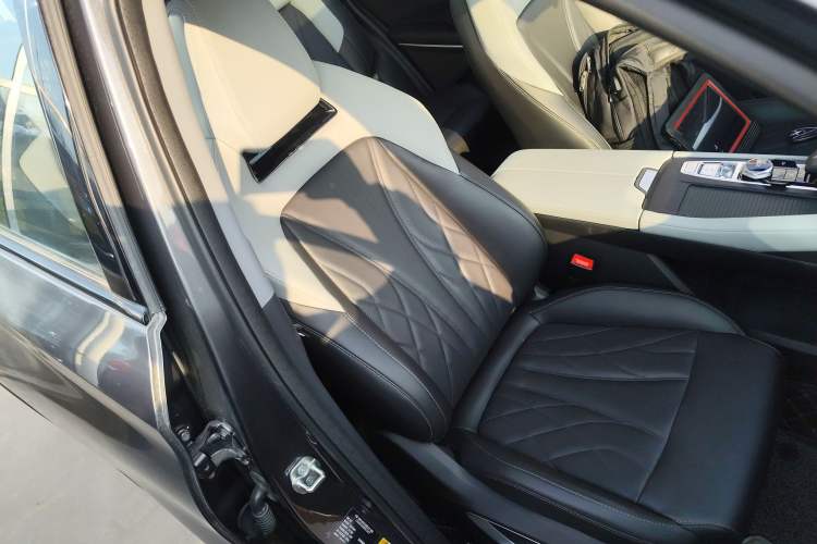 Used Changan CS75 PLUS 2024 3rd Generation Champion Edition 1.5T Intelligent Drive Dynamic Model
