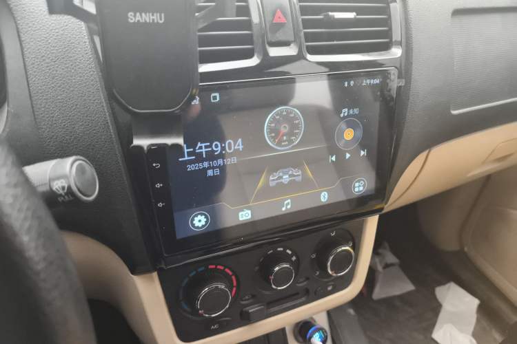 Used Dongfeng Fengon 2013 1.5L Manual Deluxe Model DK15 Audio And AC Panel