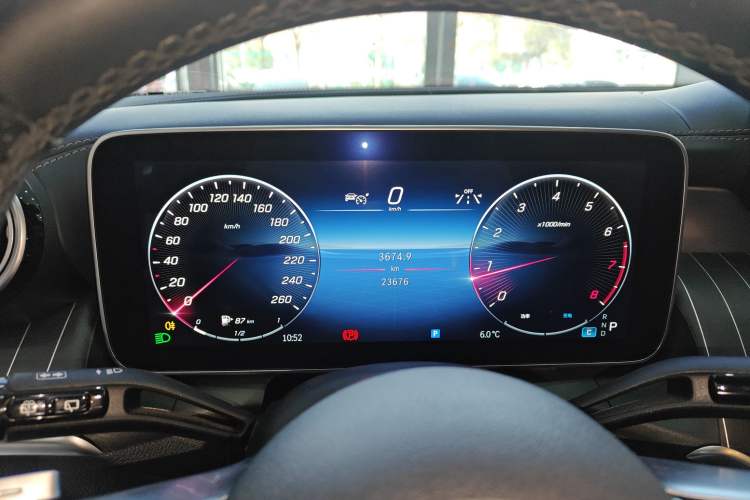 Used Mercedes-Benz GLC 2023 GLC 260 L 4MATIC Luxury Model 5 Seats
