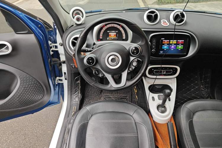 Used smart forfour 2018 0.9T 66 kW Pioneer Edition