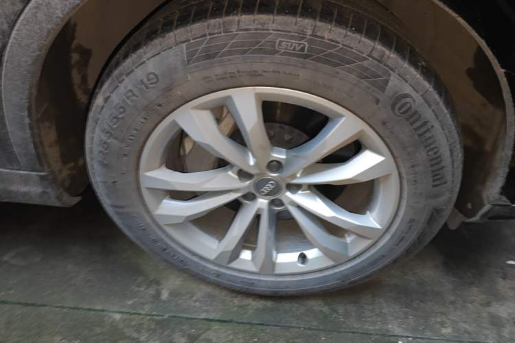 Used Audi Q7 2018 45 TFSI Technology Edition Right Front Wheel Hub