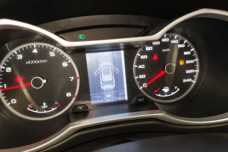 Used Geely Auto Emgrand X7 Sport 2016 2.0L Manual ZhiShang Version Instrument Cluster