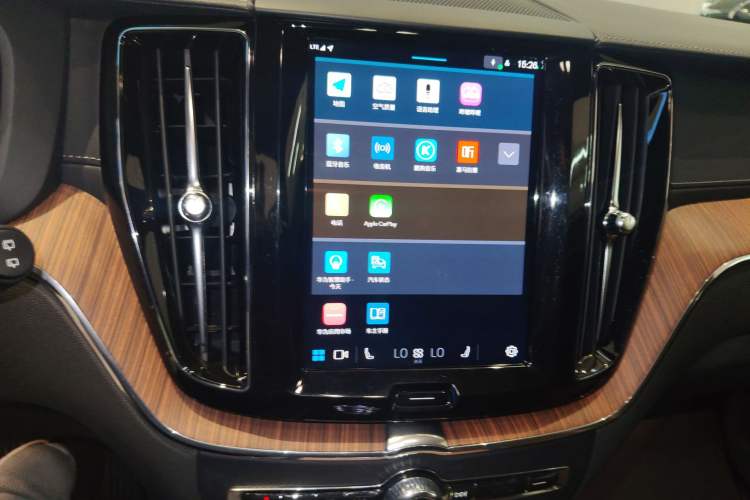 Used Volvo XC60 New Energy 2025 Plug-in Hybrid Long-Range All-Wheel Drive Smart Luxury Edition Audio And AC Panel