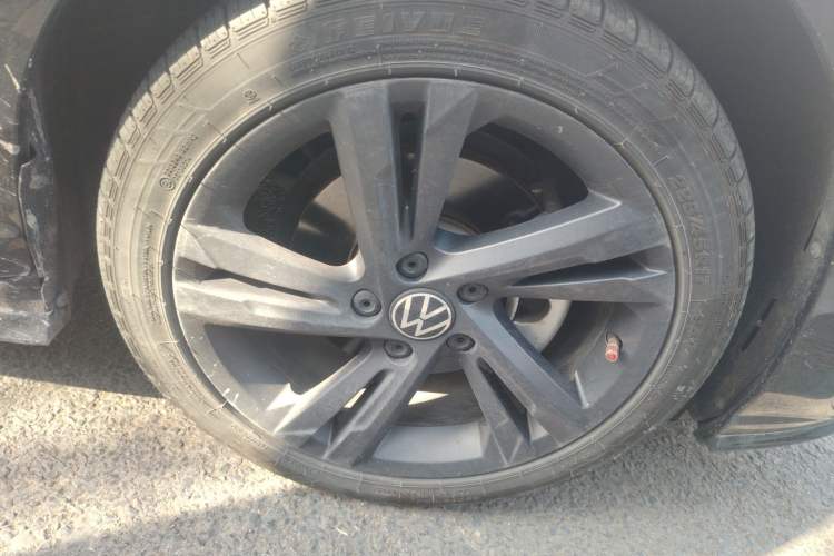 Used Volkswagen Golf 2021 280TSI DSG R-Line Right Front Wheel Hub