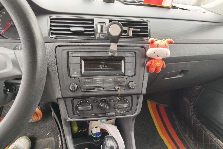 Used Volkswagen Santana 2016 1.6L Automatic Fashion Edition Audio And AC Panel