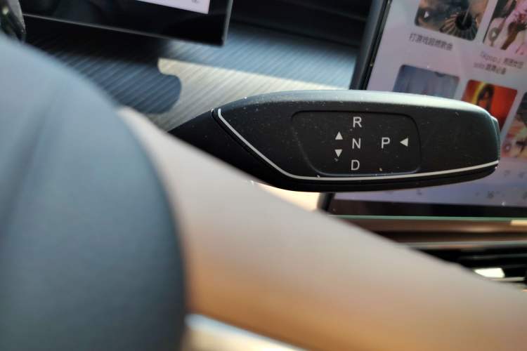 Used Chery Tiggo 8 L 2024 2.0T Two-Wheel Drive Prestige Version 5 Seats Gear Lever