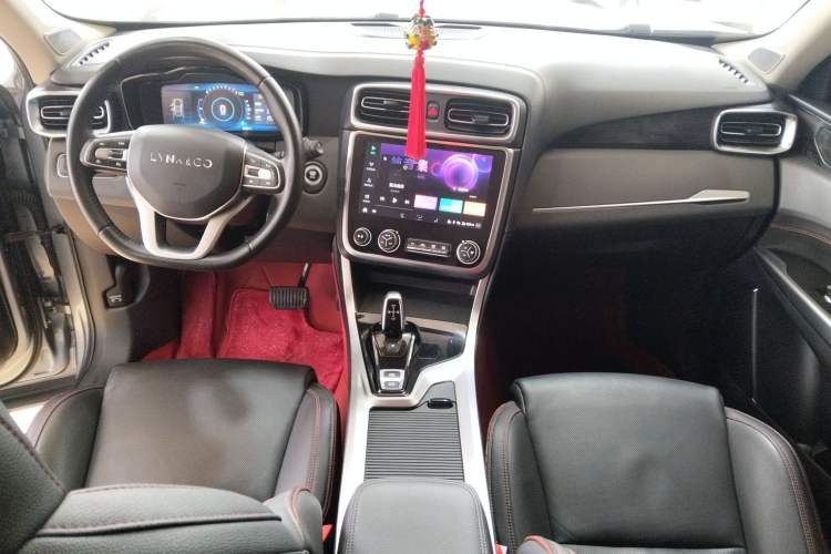 Used Lynk & Co 01 2019 2.0T Two-Wheel Drive Zhaopu Version China VI Standard
