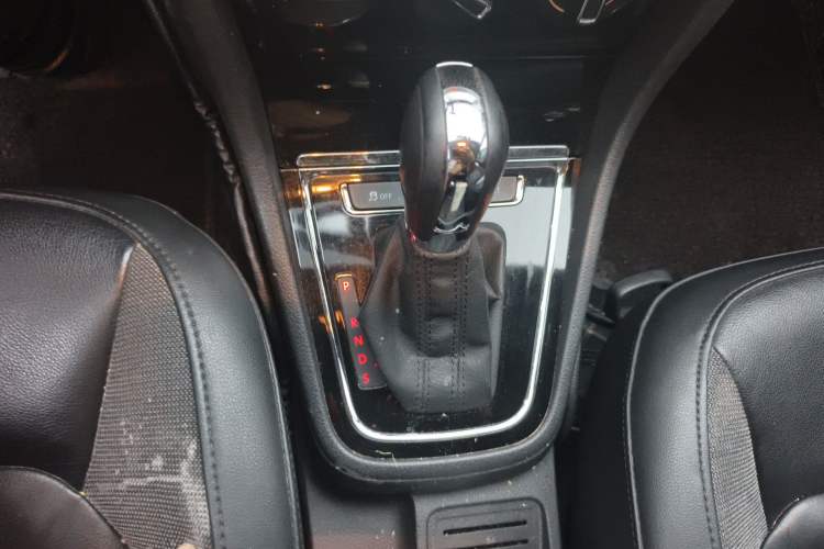 Used Volkswagen Bora 2015 Qihui Edition 1.6L Automatic Fashion Model Gear Lever