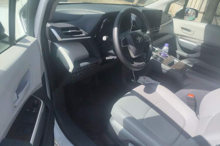 Used Toyota Granvia 2023 2.5L Hybrid Comfort Edition